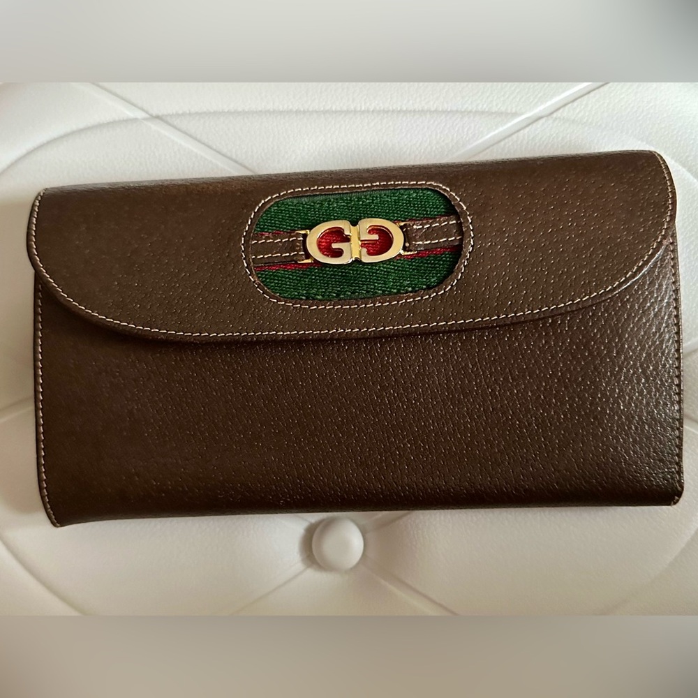 GUCCI LONG LEATHER WALLET.